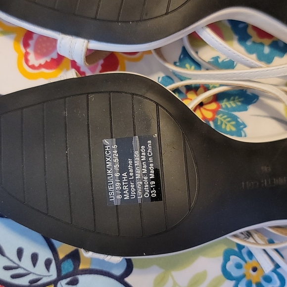 KENNETH COLE NEW YORK Martha White Strappy Block Heel Sandal - Picture 5 of 7